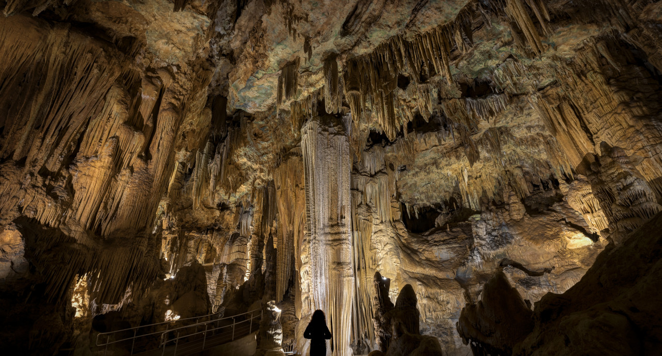 Giant’s Hall, Luray Caverns, Virginia, USA.